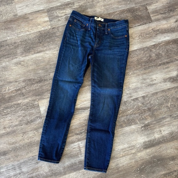 Madewell Petite 8" Skinny Jeans in Greendale Wash - Picture 12 of 14